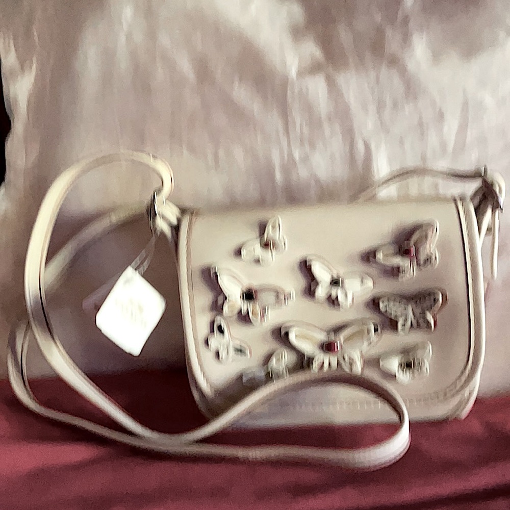 COACH - NEW with tag. Shoulder strap